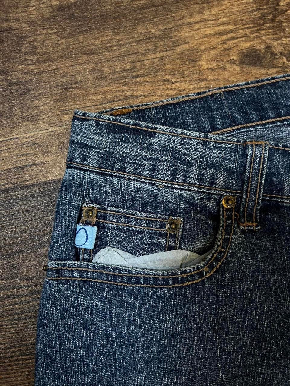 Low rise straight leg jeans with embroidered pockets