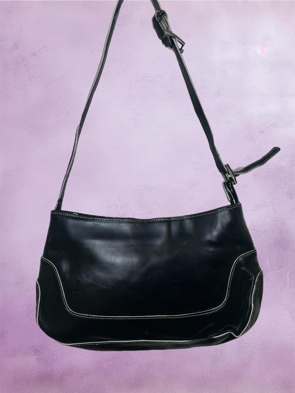 Leather shoulder bag with white stitching