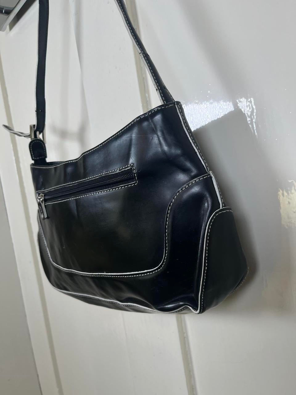 Leather shoulder bag with white stitching