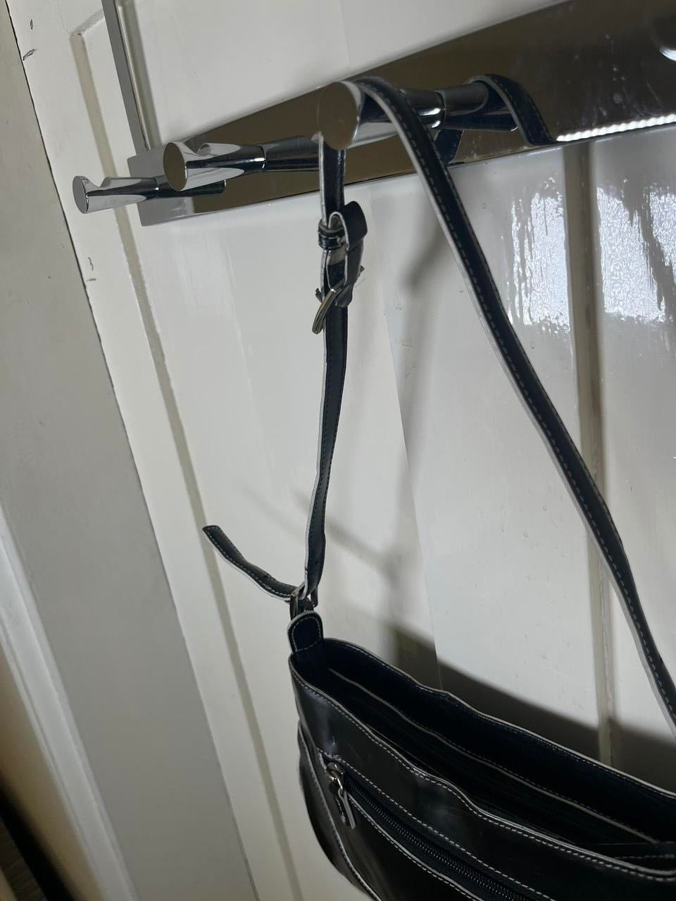 Leather shoulder bag with white stitching