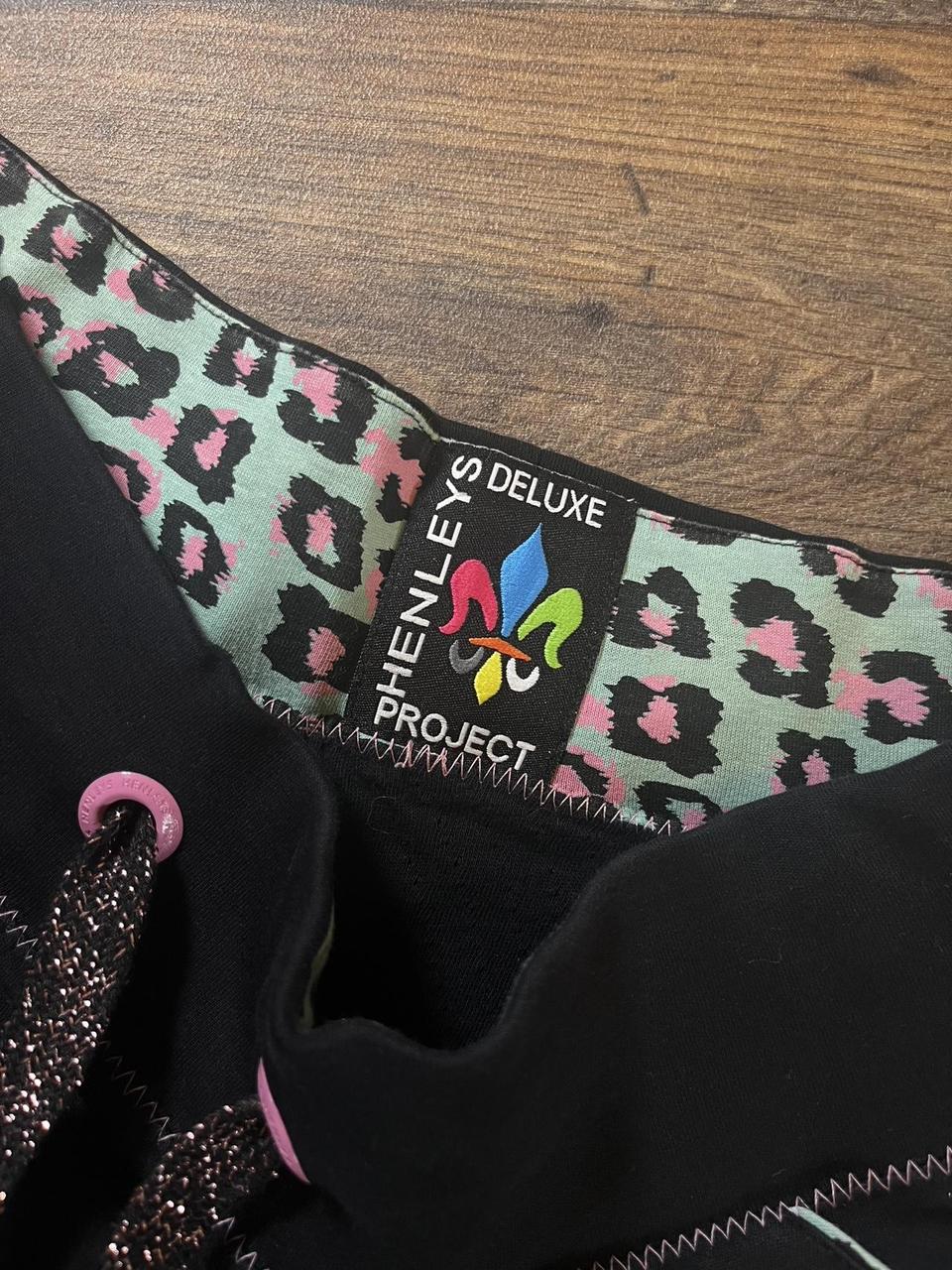 Y2k Henley’s graphic mini skirt with rhinestones