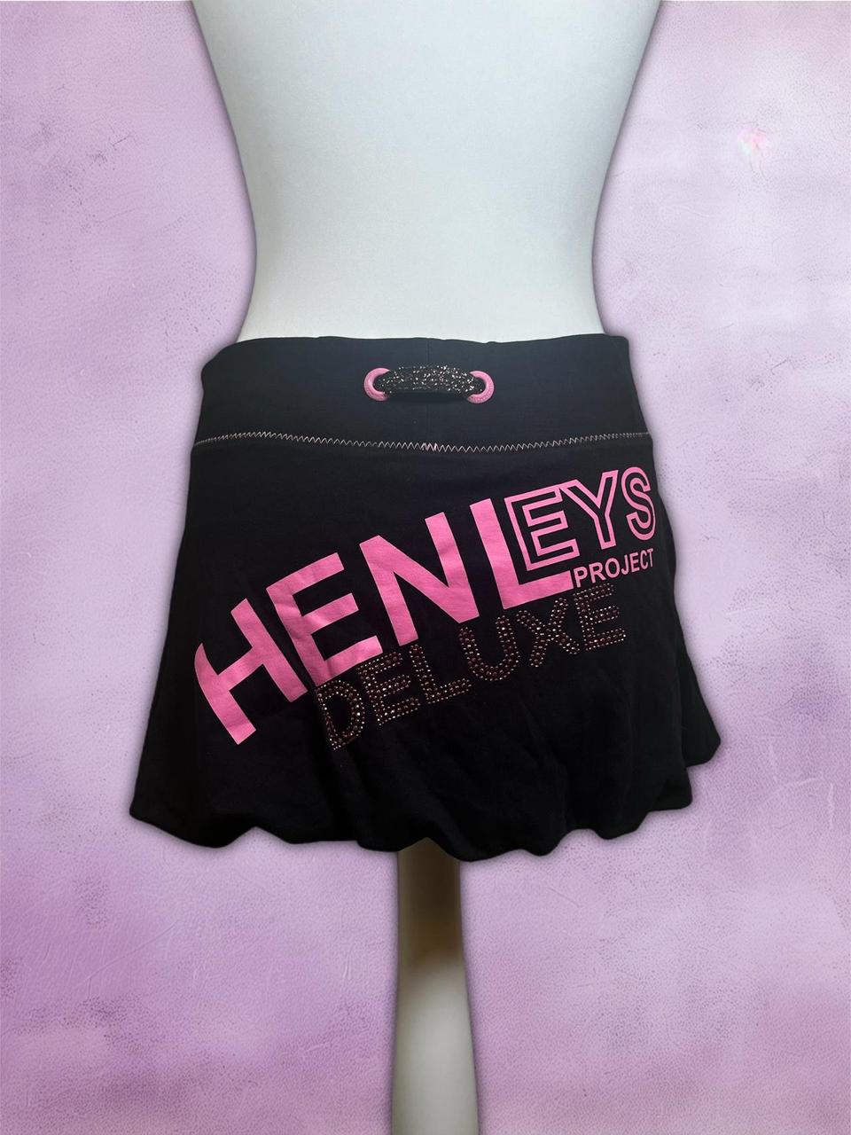 Y2k Henley’s graphic mini skirt with rhinestones