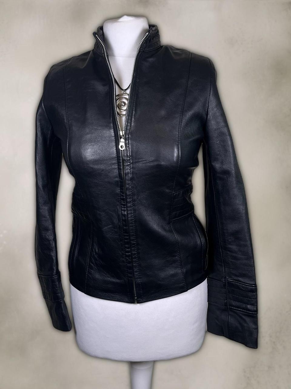 Vintage fitted Leather jacket with silver zipper