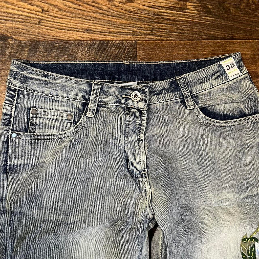 Y2k Low waist boot cut jeans with floral embroidery